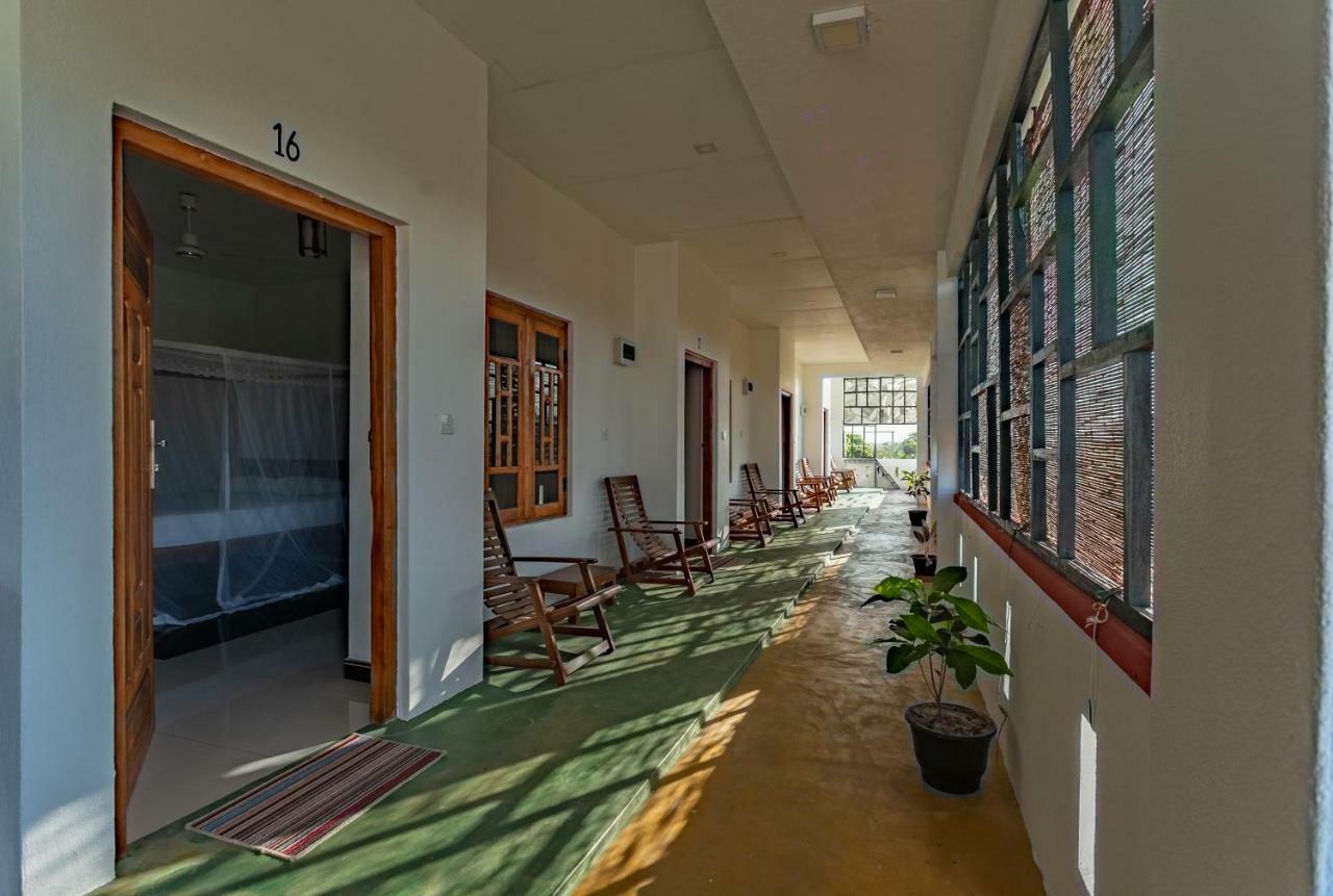 Chithru Bay Rooms & Hostel Arugam Bay Exterior photo